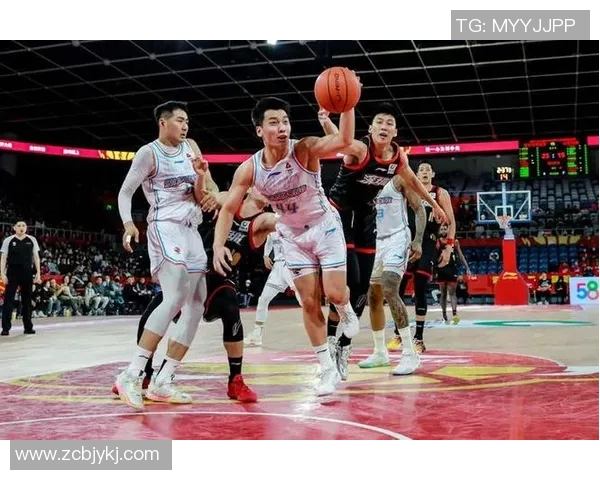 深圳马可波罗迎战山东队全力争胜展现篮球实力与团队精神